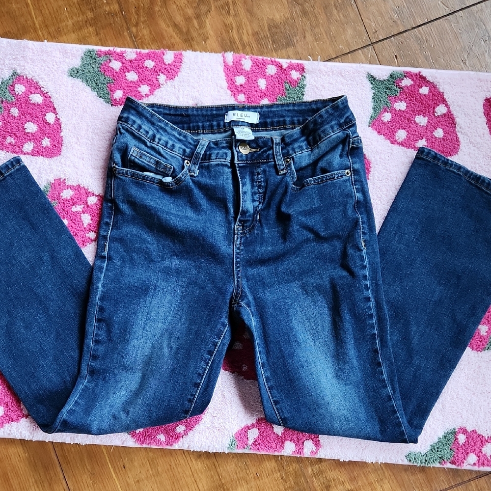 Blue Straight Leg Jeans with Classic Style